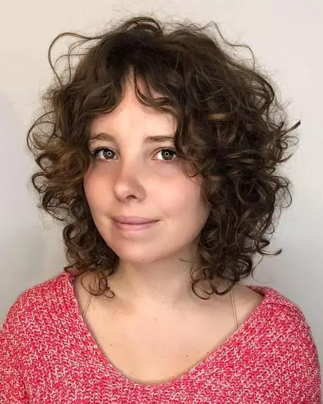 short-layered-hairstyles-for-curly-hair-89_9-18-18 Rövid réteges frizurák göndör hajra