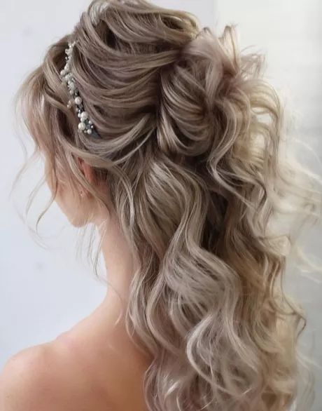 wedding-hairstyles-for-medium-hair-half-up-46_12-4 Esküvői frizurák közepes hajra félig felfelé