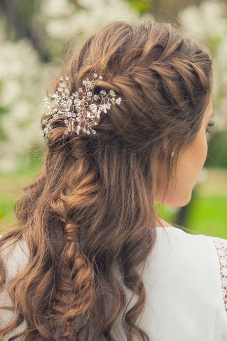 wedding-hairstyles-for-medium-hair-half-up-46_8-17 Esküvői frizurák közepes hajra félig felfelé