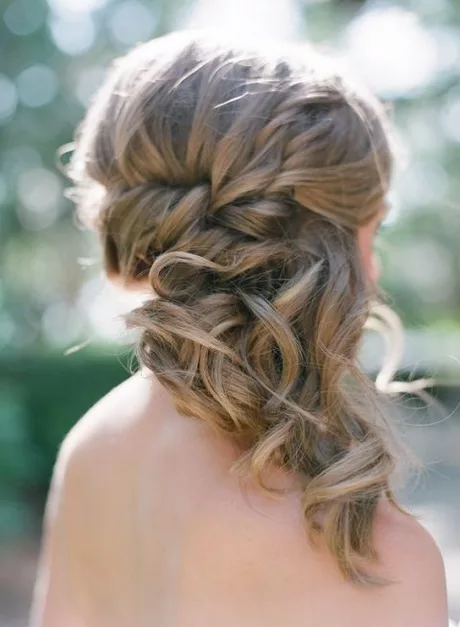 wedding-hairstyles-for-medium-hair-half-up-46_9-18 Esküvői frizurák közepes hajra félig felfelé