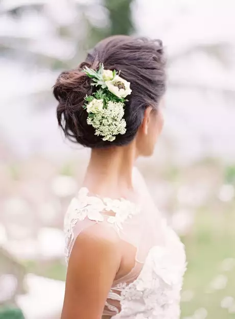 wedding-hairstyles-with-flowers-for-long-hair-47_11-5 Esküvői frizurák virágokkal hosszú hajra