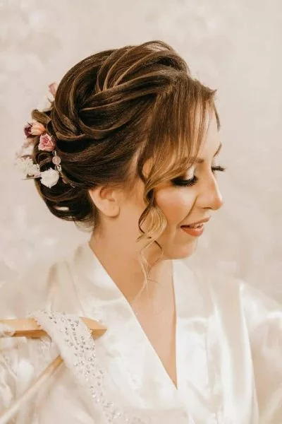 wedding-hairstyles-with-flowers-for-long-hair-47_7-15 Esküvői frizurák virágokkal hosszú hajra