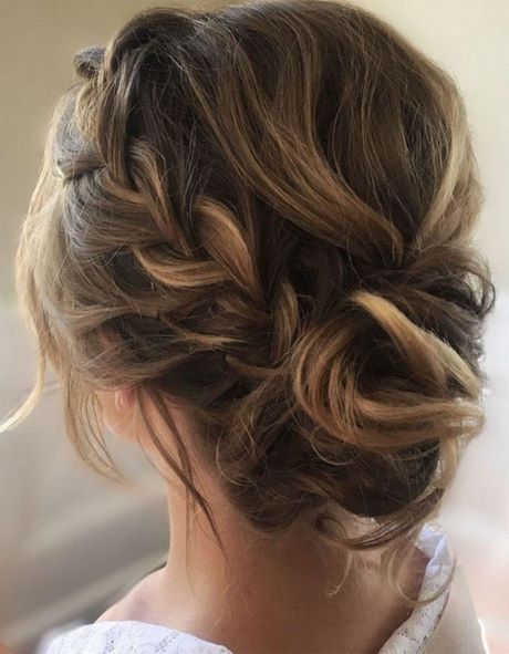 bridesmaid-bun-hairstyles-65_7 Koszorúslány zsemle frizurák