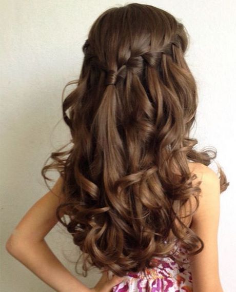bridesmaid-hair-designs-31_14 Koszorúslány haj minták