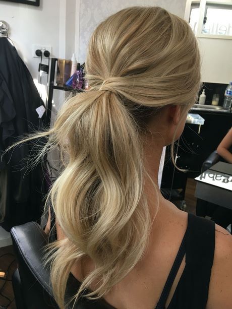 bridesmaid-ponytail-hairstyles-36_17 Koszorúslány lófarok frizurák