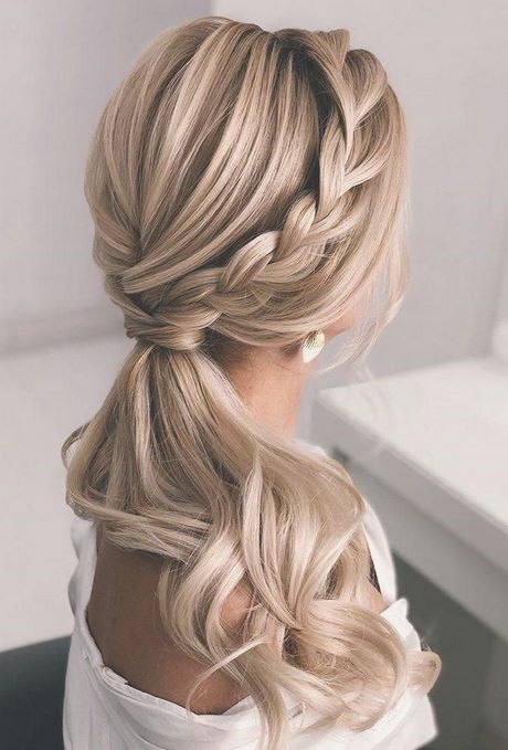 bridesmaid-ponytail-hairstyles-36_5 Koszorúslány lófarok frizurák