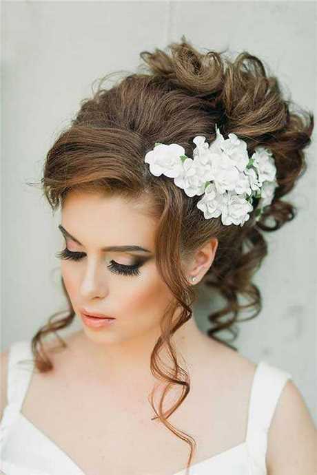 cute-bridesmaid-hairstyles-60_12 Aranyos koszorúslány frizurák