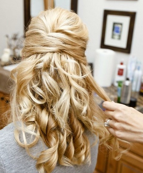 easy-bridesmaid-hairstyles-for-long-hair-72_7 Könnyű koszorúslány frizurák hosszú hajra