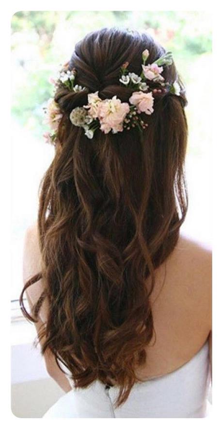 hair-updos-for-wedding-bridesmaids-92_13 Hajfrissítő esküvői koszorúslányok számára