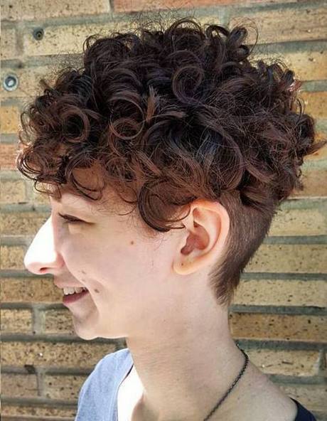 hairstyle-ideas-for-short-curly-hair-66_9 Frizura ötletek rövid göndör hajra