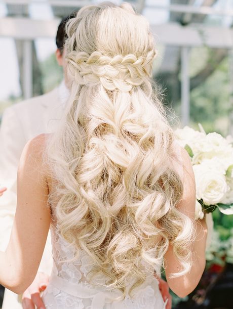 latest-wedding-hairstyles-for-long-hair-81_8 Legújabb esküvői frizurák hosszú hajra