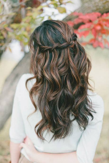 simple-bridesmaid-hairstyles-for-long-hair-22_9 Egyszerű koszorúslány frizurák hosszú hajra