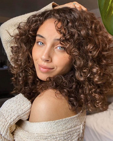 easy-natural-curly-hairstyles-77_15 Könnyű természetes göndör frizurák