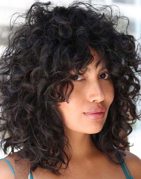 hairstyles-for-medium-natural-curly-hair-62_10 Frizurák közepes természetes göndör hajra