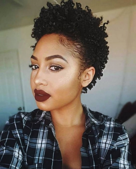 short-curly-hairstyles-for-black-ladies-25 Rövid göndör frizurák Fekete hölgyeknek