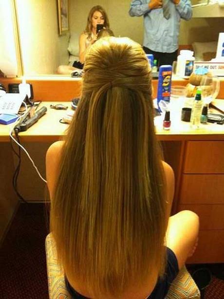 straight-hair-prom-hairstyles-23_20 Egyenes haj prom frizurák