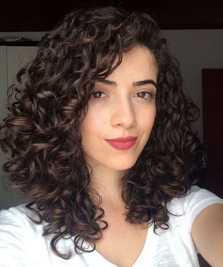 styles-for-curly-hair-female-70_5 Stílusok göndör haj női