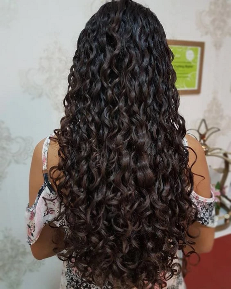 womens-long-curly-hairstyles-21 Női hosszú göndör frizurák