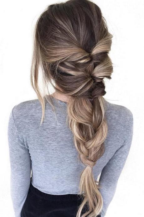 easy-trendy-hairstyles-for-long-hair-31_9 Könnyű divatos frizurák hosszú hajra
