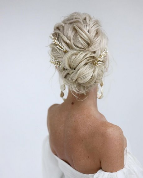 best-bridal-hairstyles-2023-06_2 A legjobb Menyasszonyi frizurák 2023