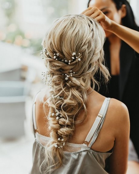 bridal-hairstyles-2023-47_16 Menyasszonyi frizurák 2023