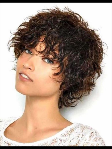 haircuts-for-curly-hair-2023-32 Hajvágás göndör hajra 2023