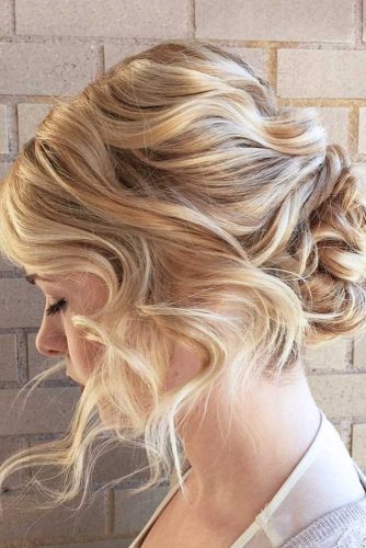 hairstyles-for-prom-2023-62_14 Frizurák a prom 2023-ra