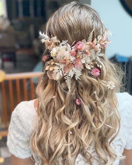 prom-hairstyles-for-2023-64_3 Prom frizurák 2023-ra