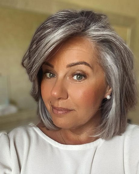 short-hairstyles-for-women-over-50-2023-22_11 Rövid frizurák az 50 év feletti nők számára 2023