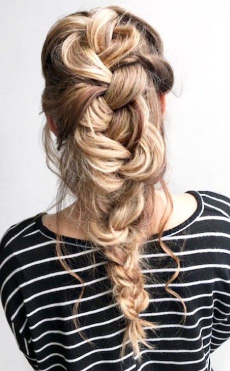 updo-hairstyles-for-prom-2023-01 Updo frizurák a 2023-as bálra