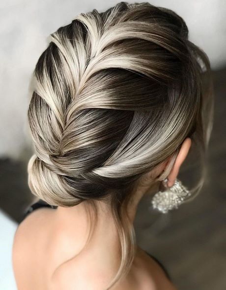 updo-hairstyles-for-prom-2023-01_3 Updo frizurák a 2023-as bálra