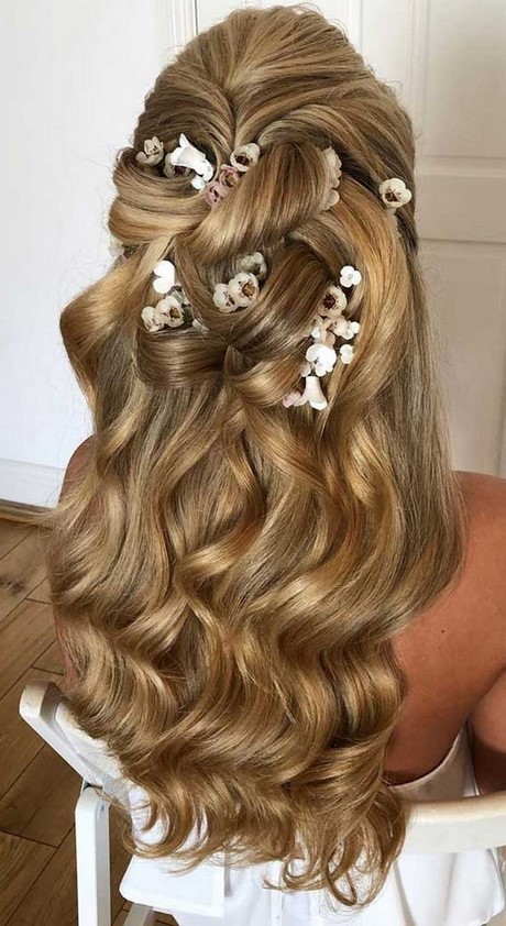 wedding-hairstyles-for-2023-32_13 Esküvői frizurák 2023-ra
