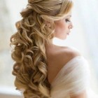 Frizura hosszú haj esküvőre