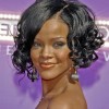 Rihanna göndör frizurák