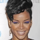 Rihanna rövid göndör frizurák