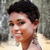 Rövid göndör hajvágás fekete nők számára