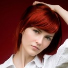 Rövid hajvágás a vörös hajúak számára