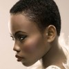 Rövid texturált frizurák fekete nők számára