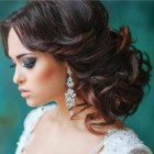 Menyasszonyi koszorúslány frizurák