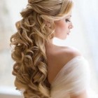 Menyasszonyi frizurák hosszú hajra