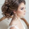 Elegáns frizurák menyasszonyok számára