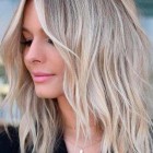 Hosszú frizurák vékony hajú nők számára