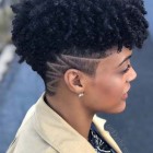 Rövid frizurák fekete nőstényeken